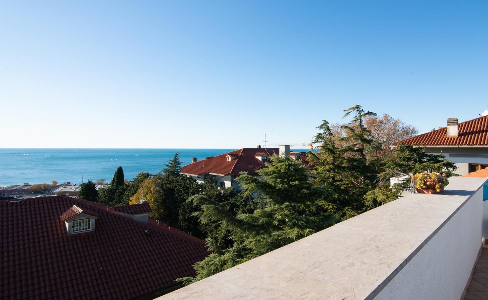 La Mansarda Delle Meraviglie B&B Superior Trieste Exterior photo